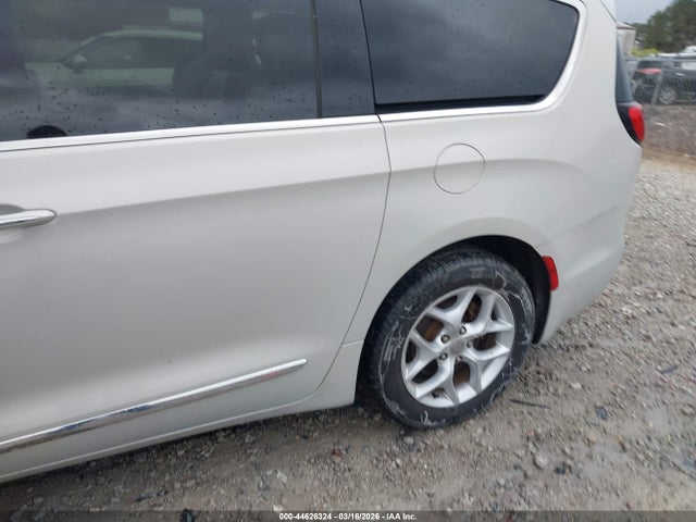 44626324 :رقم المزاد ، 2C4RC1BG5HR635084 vin ، 2017 Chrysler Pacifica Touring-l مزاد بيع