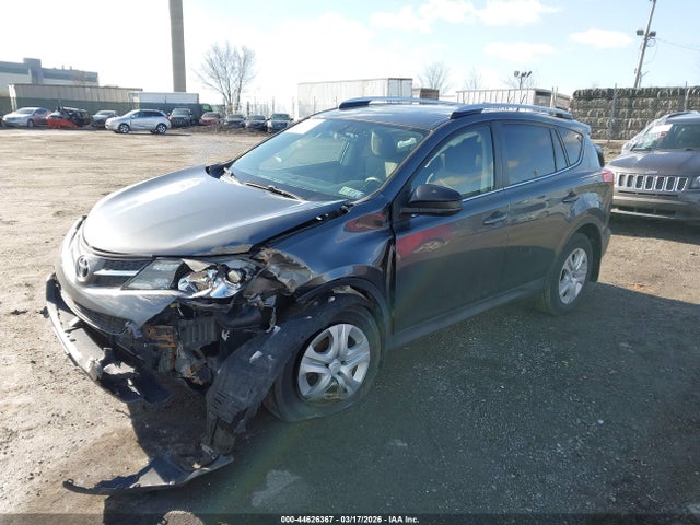Toyota RAV4 LE 2014 JTMBFREV6ED080615 Image 2