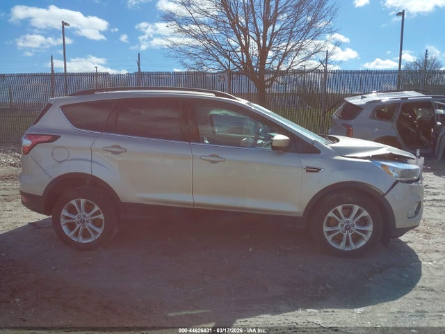 1FMCU9GDXJUD24948 Ford ESCAPE SE