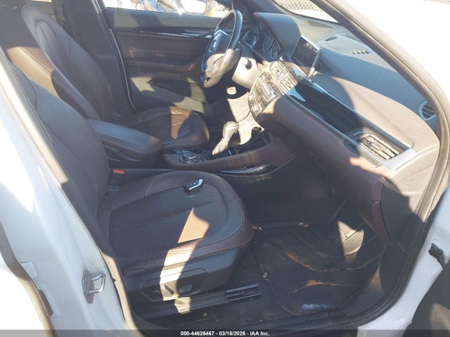 2016 BMW X1 WBXHT3C37GP881608 Photo 4