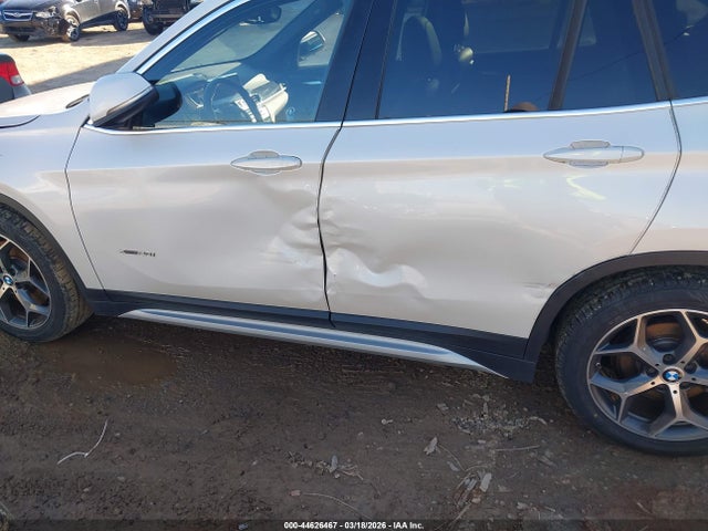 2016 BMW X1 WBXHT3C37GP881608 Photo 5