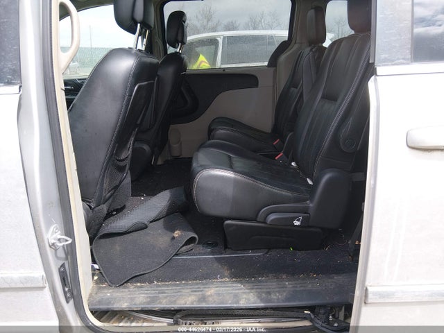 2011 Chrysler Town & Country Touring-l მანქანა იყიდება აუქციონზე, vin: 2A4RR8DG2BR798975, აუქციონის ნომერი: 44626474