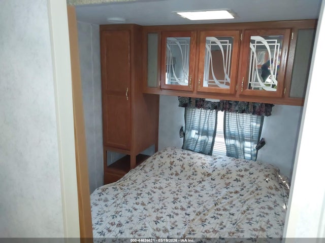 44626621 :رقم المزاد ، 4X4TCKC29XK082137 vin ، 1999 Forest River Other مزاد بيع