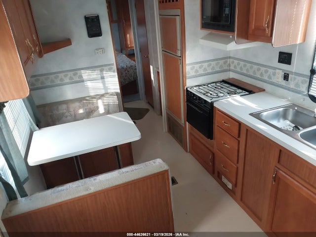 44626621 :رقم المزاد ، 4X4TCKC29XK082137 vin ، 1999 Forest River Other مزاد بيع
