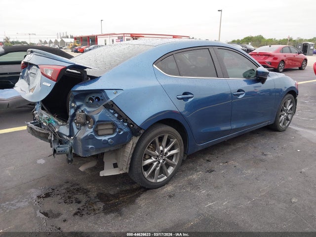 44626623 :رقم المزاد ، 3MZBN1V38JM214135 vin ، 2018 Mazda Mazda3 Touring مزاد بيع