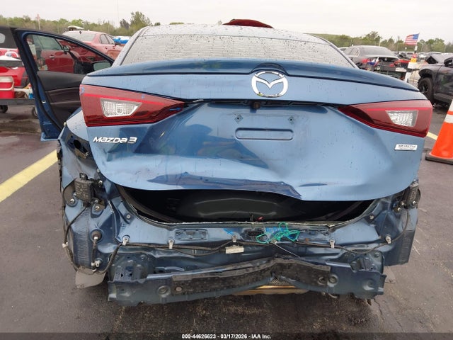 44626623 :رقم المزاد ، 3MZBN1V38JM214135 vin ، 2018 Mazda Mazda3 Touring مزاد بيع