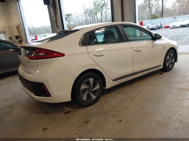 2017 HYUNDAI IONIQ HYBRID KMHC75LC6HU019860 Photo 3