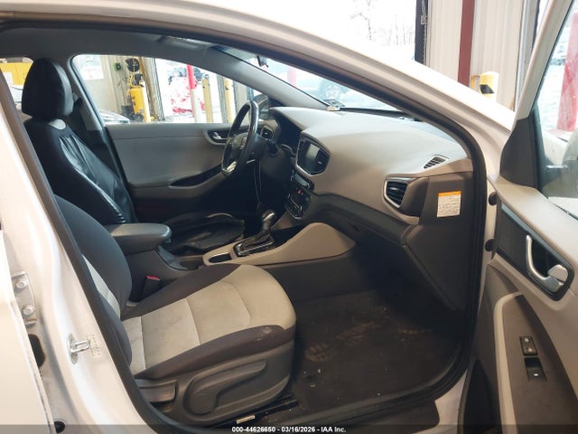 2017 HYUNDAI IONIQ HYBRID KMHC75LC6HU019860 Photo 4