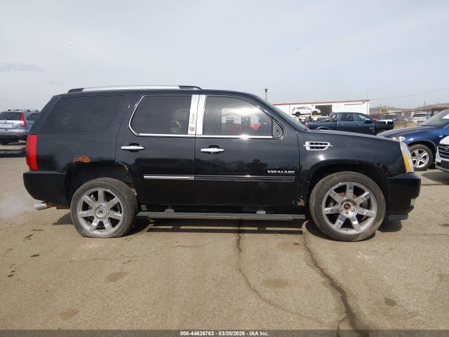 44626763 :رقم المزاد ، 1GYS4CEF6BR155589 vin ، 2011 Cadillac Escalade Premium مزاد بيع