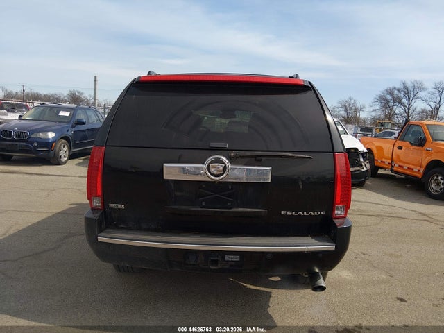 44626763 :رقم المزاد ، 1GYS4CEF6BR155589 vin ، 2011 Cadillac Escalade Premium مزاد بيع