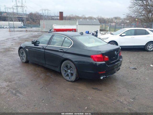 2012 BMW 528I WBAXH5C50CDW06825 Photo 2
