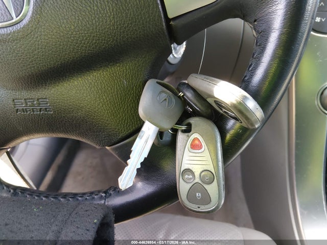 44626954 :رقم المزاد ، 19UUA66235A030087 vin ، 2005 Acura Tl مزاد بيع