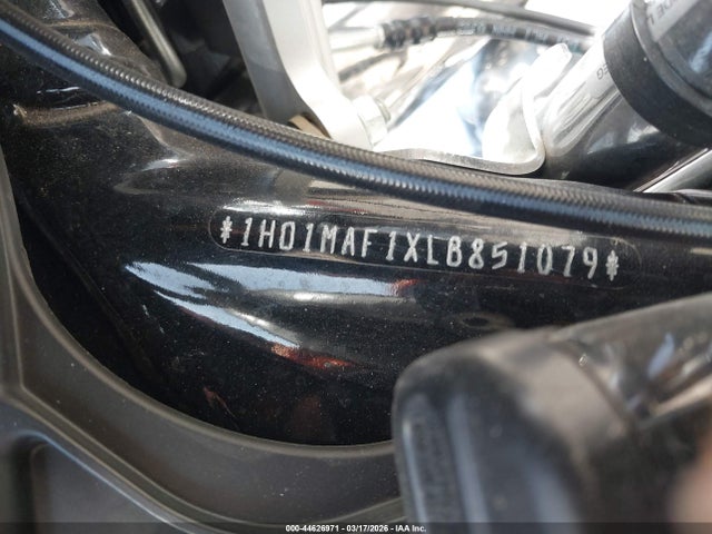 2020 HARLEY-DAVIDSON FLHTCUTG 1HD1MAF1XLB851079 Photo 9