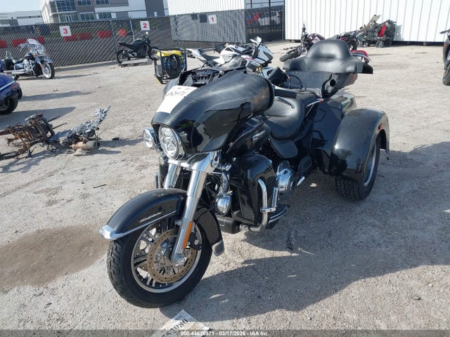 2020 HARLEY-DAVIDSON FLHTCUTG 1HD1MAF1XLB851079 Photo 1