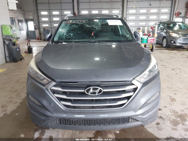 KM8J3CA4XHU467120 Hyundai TUCSON SE