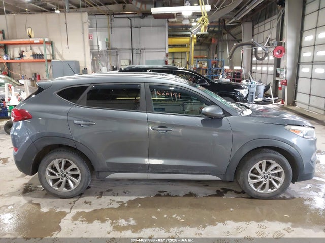 KM8J3CA4XHU467120 Hyundai TUCSON SE
