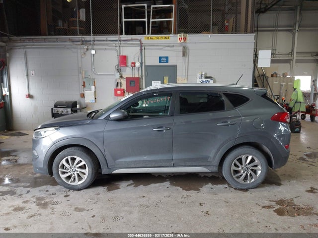 KM8J3CA4XHU467120 Hyundai TUCSON SE