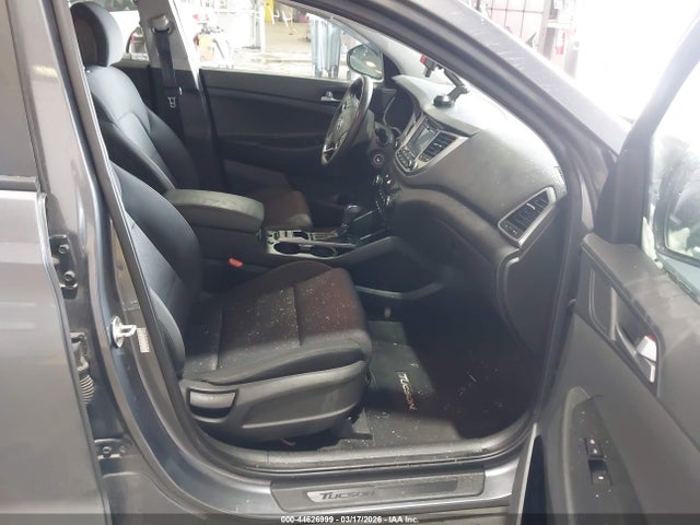 KM8J3CA4XHU467120 Hyundai TUCSON SE