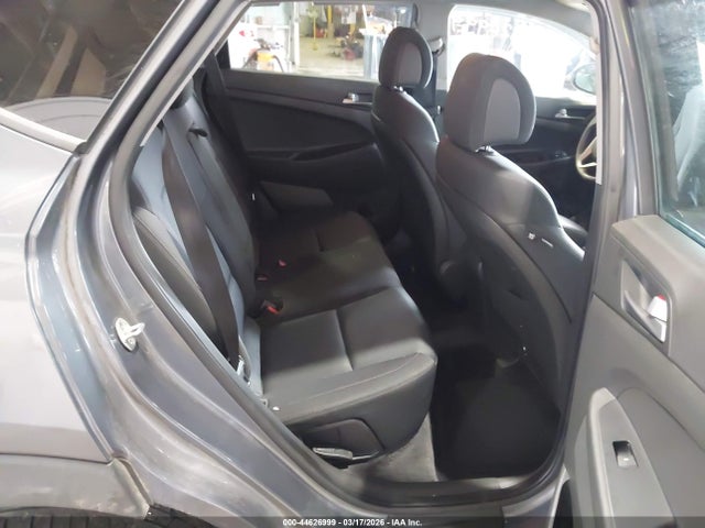KM8J3CA4XHU467120 Hyundai TUCSON SE