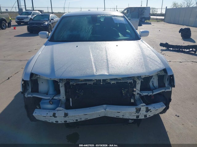2C3CCAAG0JH317106 Chrysler 300 Touring