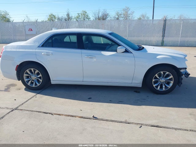 2C3CCAAG0JH317106 Chrysler 300 Touring