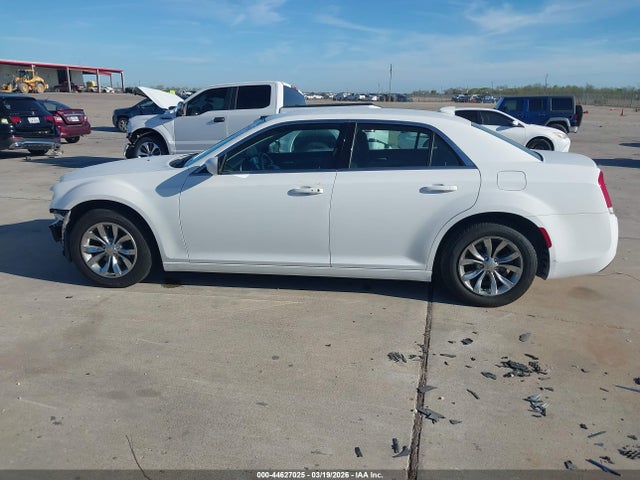 2C3CCAAG0JH317106 Chrysler 300 Touring