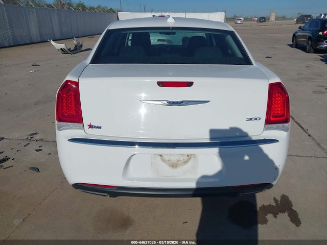 2C3CCAAG0JH317106 Chrysler 300 Touring