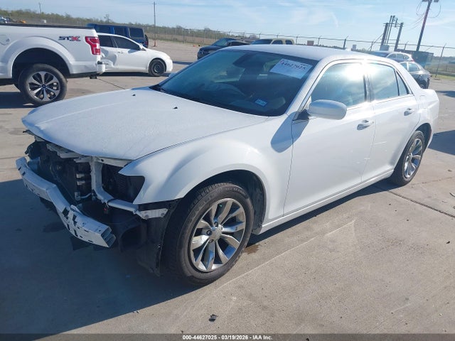 2C3CCAAG0JH317106 Chrysler 300 Touring
