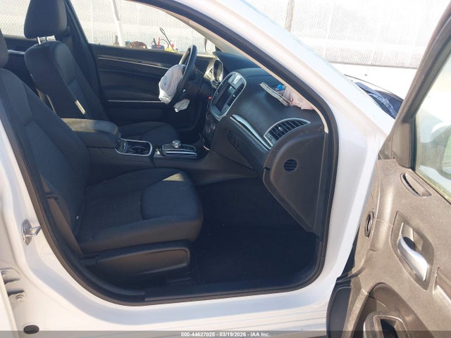 2C3CCAAG0JH317106 Chrysler 300 Touring