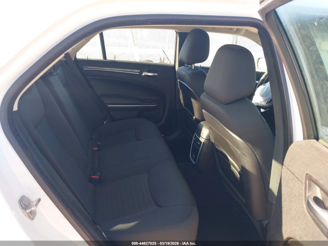 2C3CCAAG0JH317106 Chrysler 300 Touring