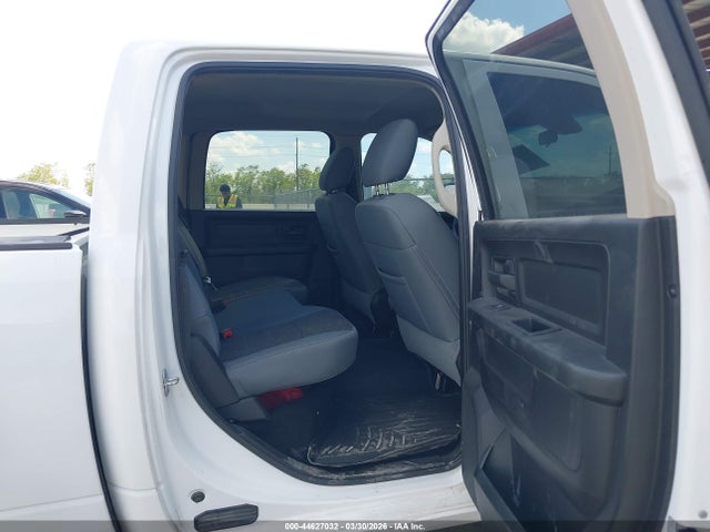1C6RR7KG7KS681384 RAM 1500 Classic Tradesman 4x4 5&#039;7 Box
