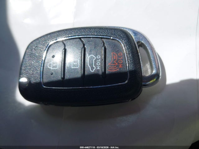 KM8J33A41HU329353 Hyundai TUCSON SE