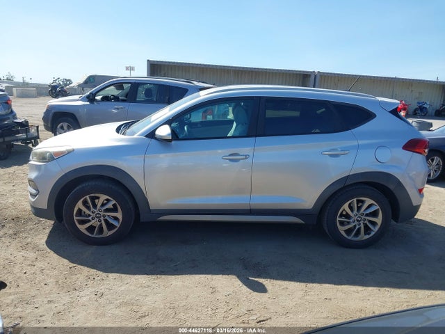 KM8J33A41HU329353 Hyundai TUCSON SE