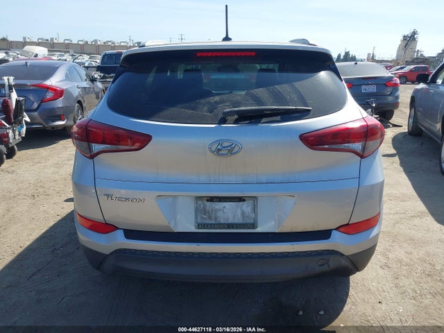 KM8J33A41HU329353 Hyundai TUCSON SE