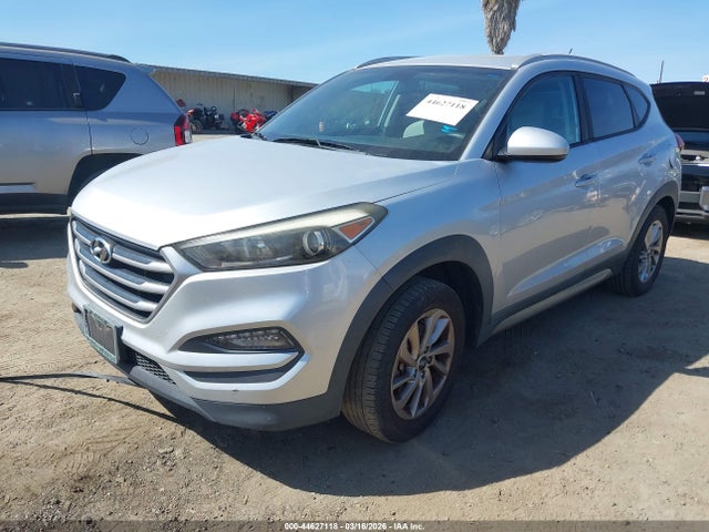 KM8J33A41HU329353 Hyundai TUCSON SE