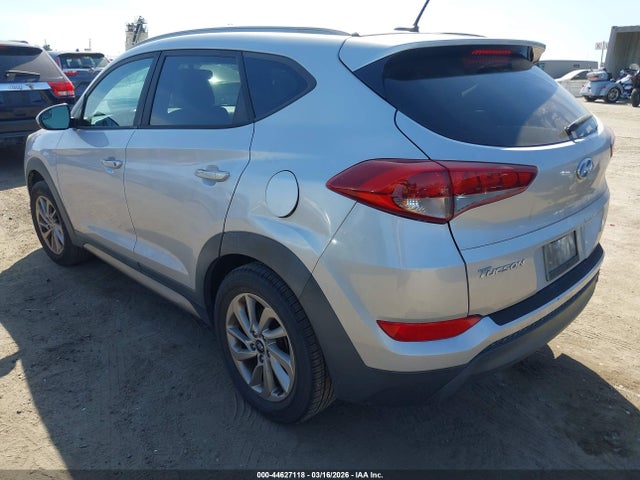 KM8J33A41HU329353 Hyundai TUCSON SE