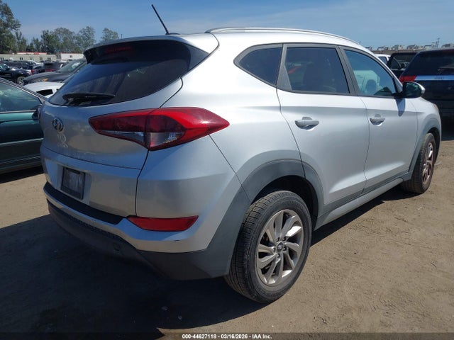 KM8J33A41HU329353 Hyundai TUCSON SE