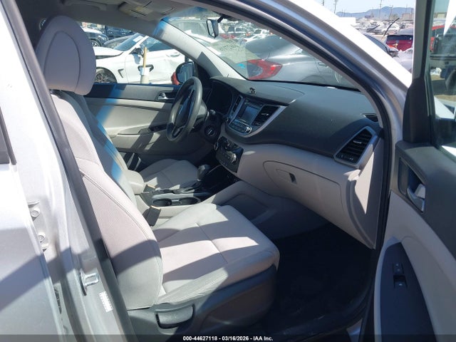 KM8J33A41HU329353 Hyundai TUCSON SE