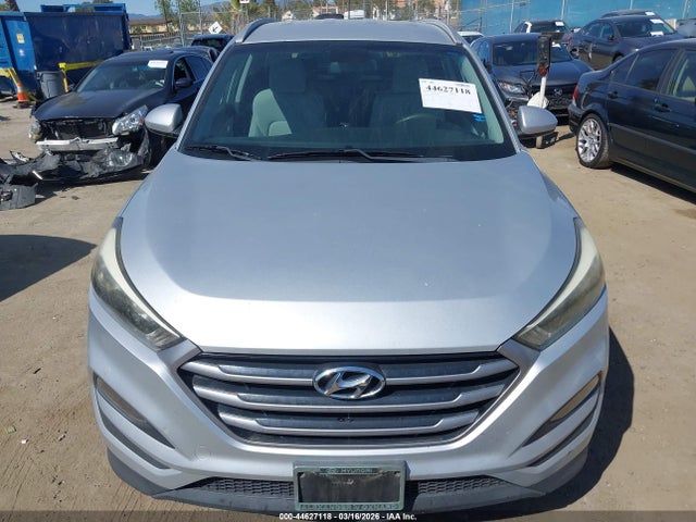 KM8J33A41HU329353 Hyundai TUCSON SE