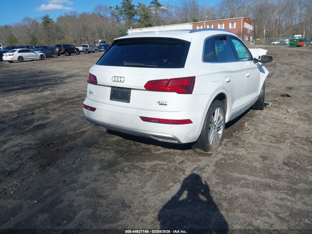 44627146 :رقم المزاد ، WA1BNAFY2J2134473 vin ، 2018 Audi Q5 2.0t Premium/2.0t Tech Premium مزاد بيع