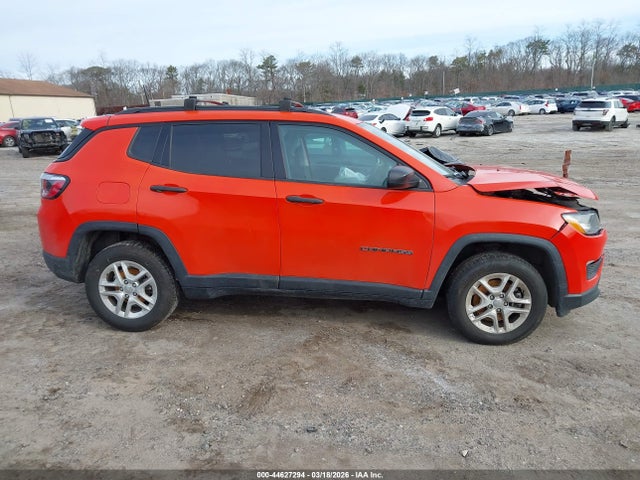 44627294 :رقم المزاد ، 3C4NJCAB4JT339398 vin ، 2018 Jeep Compass Sport Fwd مزاد بيع