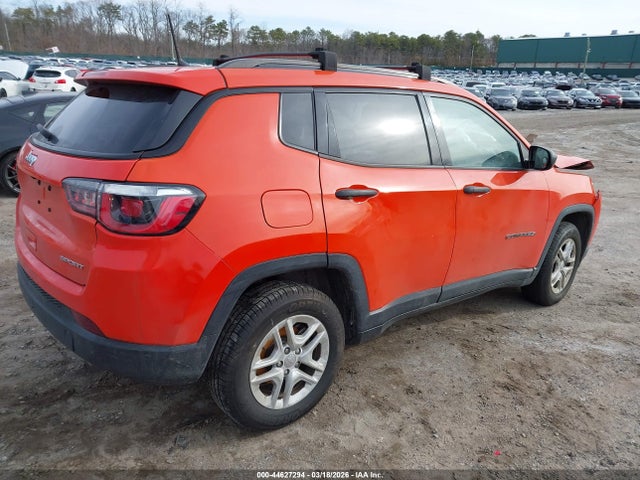 44627294 :رقم المزاد ، 3C4NJCAB4JT339398 vin ، 2018 Jeep Compass Sport Fwd مزاد بيع