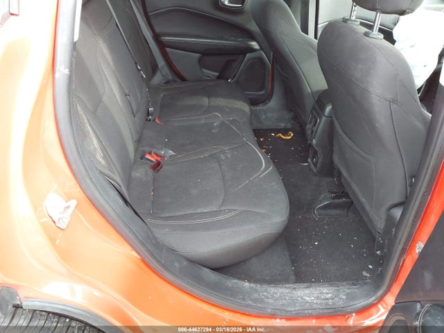 44627294 :رقم المزاد ، 3C4NJCAB4JT339398 vin ، 2018 Jeep Compass Sport Fwd مزاد بيع