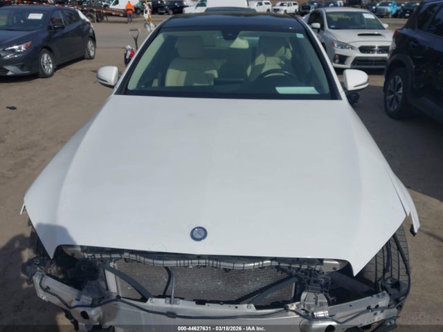 2017 Mercedes-benz C 300 4matic მანქანა იყიდება აუქციონზე, vin: 55SWF4KB0HU181157, აუქციონის ნომერი: 44627631