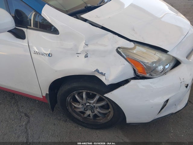 JTDZN3EUXE3330823 Toyota Prius V Three