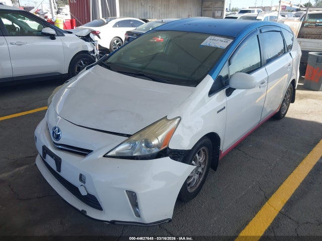 JTDZN3EUXE3330823 Toyota Prius V Three