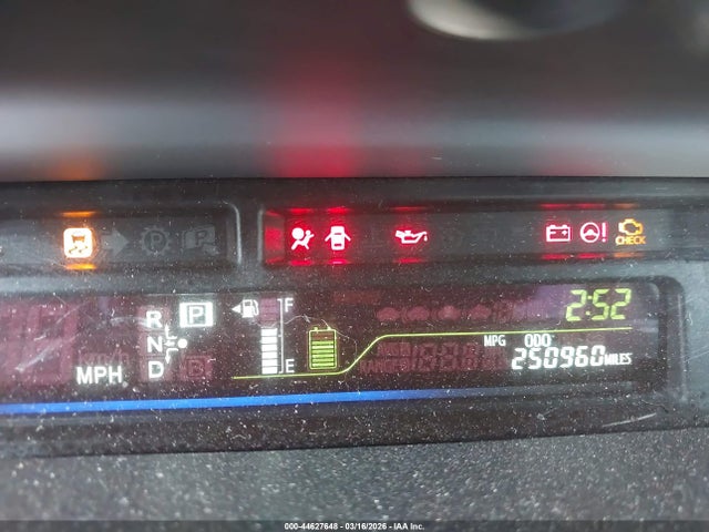 JTDZN3EUXE3330823 Toyota Prius V Three