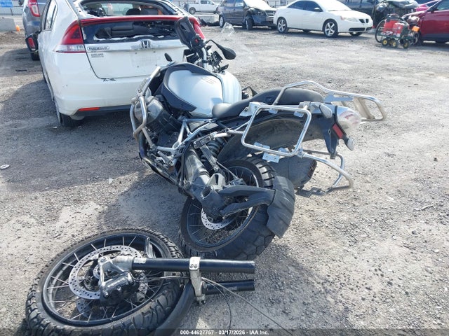 2021 BMW R 1250 WB10M1300M6E33696 Photo 2