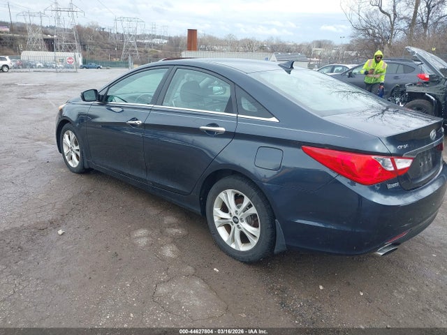 2011 HYUNDAI SONATA 5NPEC4AB8BH300587 Photo 2