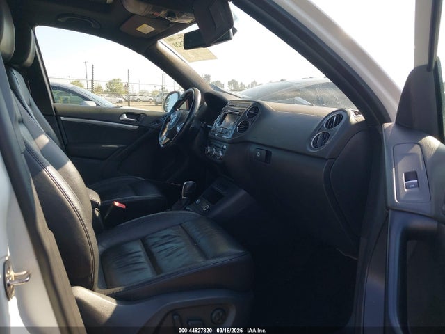 WVGBV3AX0EW111980 Volkswagen Tiguan R-line